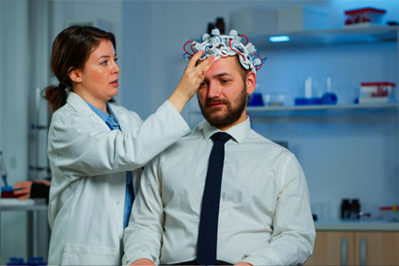 neurologist-doctor-analysing-brain-Medical-Research-Facility-in-Tampa-&-Partner-for-Clinical-Trials